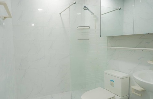 San Roque Apartment | Beautiful Fully Furnished Studio across PauPau Beach