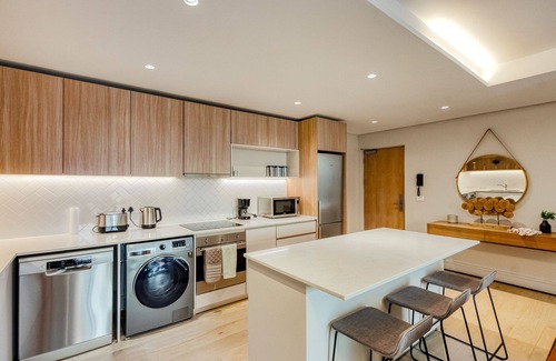 Sea Point Apartment | Beautiful furnished apartment in Sea Point, Cape Town.