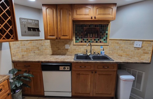 Mayhew Apartment | Beautiful Garden Apartment Weekly or Monthly Stays