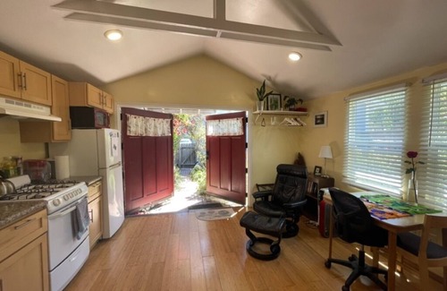 South Berkeley Apartment | Beautiful Garden Studio W/kitchen Near Bart