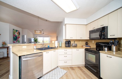 Isla del Sol Condo | Beautiful Golf course views minutes from St. Pete Beach