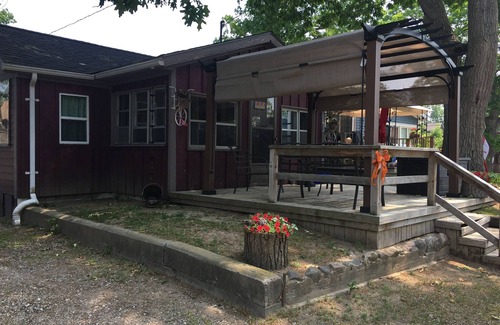 Grand Bend Cottage | Beautiful Grand Bend and just minutes to the beach and main strip