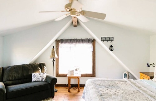 Moab Cabin | Beautiful Grey Dawn Cabin