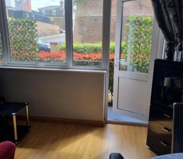 Rochester Apartment | Beautiful Ground floor flat in the Heart of Rochester with balcony mobility friendly