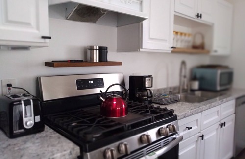 Woodland Hills House | Beautiful guest house with pool