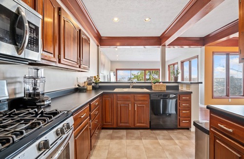 Pittsburgh House | Beautiful Hillside Home with Incredible City Views! Great Location and Privacy!