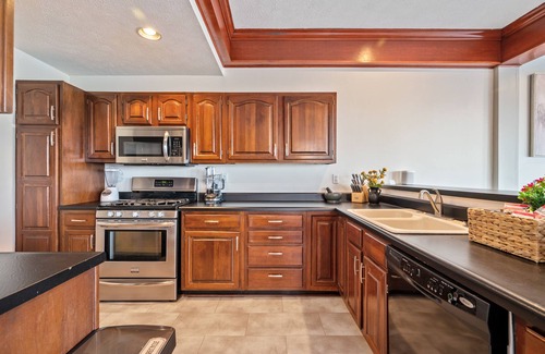 Pittsburgh House | Beautiful Hillside Home with Incredible City Views! Great Location and Privacy!