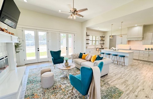 Dennis House | Beautiful Hillside Home Overlooking Dove Ridge Vineyard