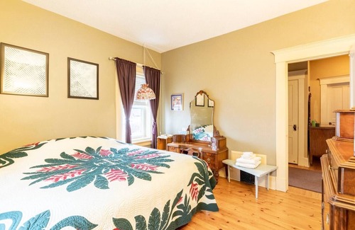 Goderich House | Beautiful Historic Home near the beach