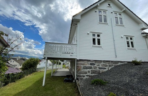 Vagsoy House | Beautiful holiday home in the center of Måløy