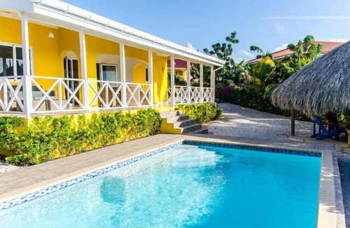 Fontein Villa | Beautiful holiday home suitable for 6 people with private swimming pool.