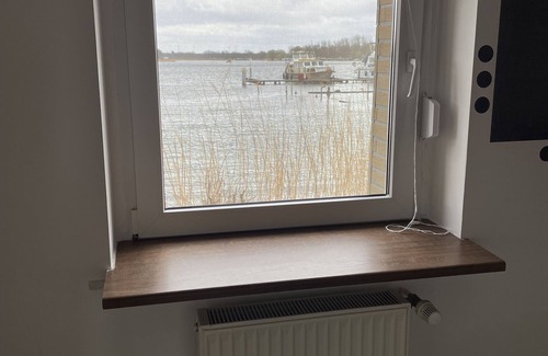 Kutzkow House | Beautiful holiday home right on the water with its own jetty