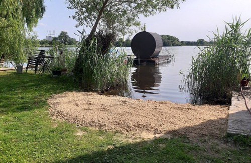 Kutzkow House | Beautiful holiday home right on the water with its own jetty