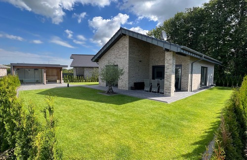 Barssel House | Beautiful holiday home with sauna on Lake Harkebrügger near Oldenburg