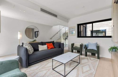 Glebe Apartment | Beautiful Holiday Home w Private Terrace