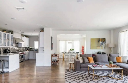Hollywood Hills Villa | Beautiful Hollywood Hills Villa - Heated Pool, BBQ, Hollywood Sign Views
