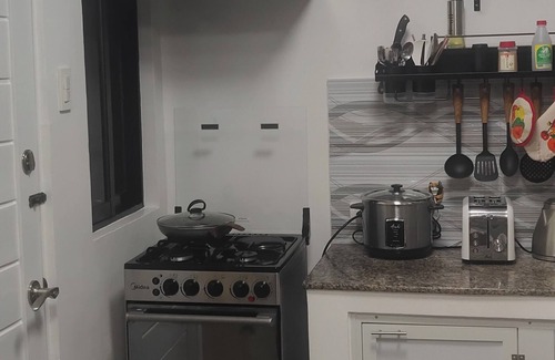Talomo District House | Beautiful home on quiet sub-division, free fibre wi-fi, Netflix, communal pool