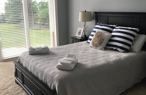 Sanford House | Beautiful Home Away from Home -