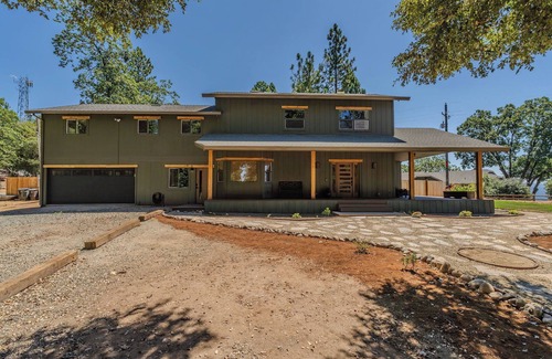 Glencoe House | Beautiful Home Close To Activities with WiFi.