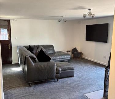 Uxbridge South Apartment | Beautiful Home
