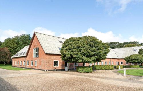 Brorup House | Beautiful Home In Brørup With Wifi
