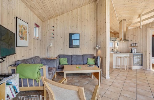 Lild Strand House | Beautiful home in Frøstrup with kitchen