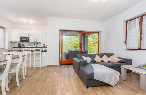 Gostinjac House | Beautiful home in Gostinjac with WiFi
