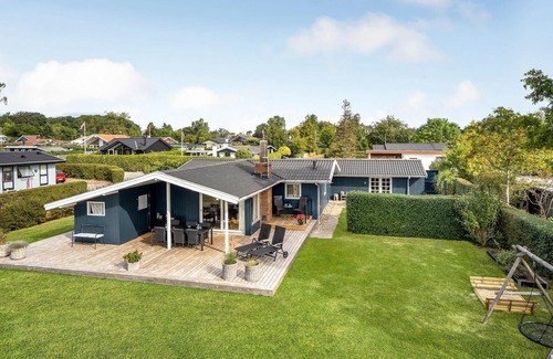 Hejsager Strand House | Beautiful home in Haderslev with WiFi