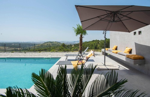 Klis House | Beautiful home in Klis with WiFi