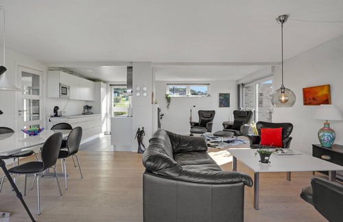 Skødshoved Strand House | Beautiful home in Knebel with WiFi