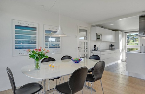 Skødshoved Strand House | Beautiful home in Knebel with WiFi