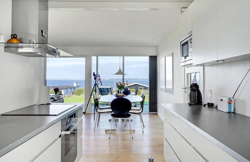 Skødshoved Strand House | Beautiful home in Knebel with WiFi