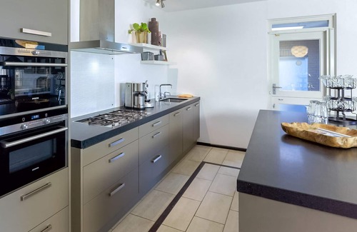 Maurik House | Beautiful home in Maurik with lake view