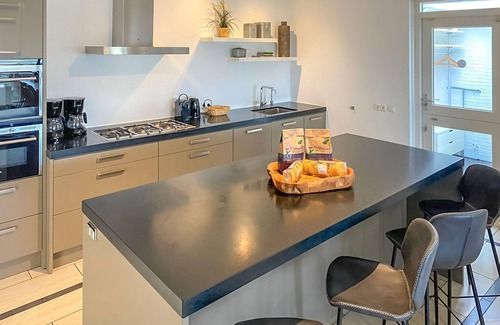 Maurik House | Beautiful home in Maurik with lake view