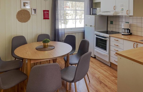 Mesnali House | Beautiful home in Mesnali with WiFi