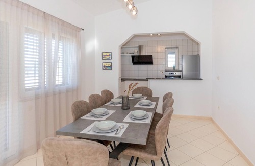 Opuzen House | Beautiful home in Opuzen with WiFi