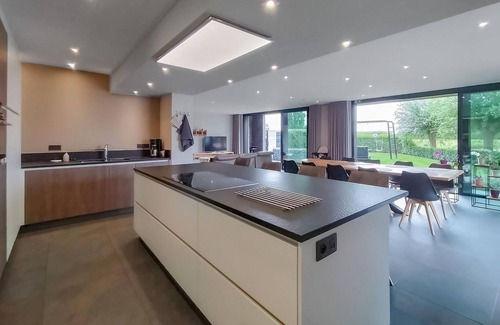 Haringe House | Beautiful home in Poperinge with WiFi