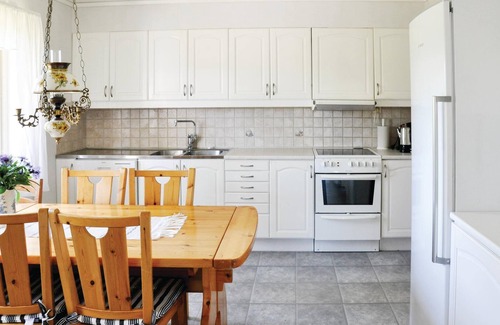 Saffle Municipality House | Beautiful home in Säffle with kitchen