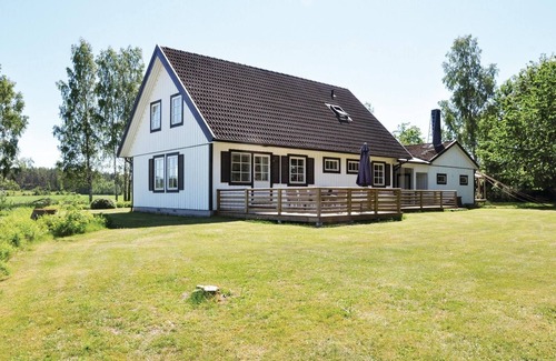 Saffle Municipality House | Beautiful home in Säffle with kitchen