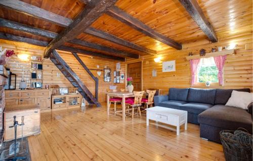 Samobor House | Beautiful Home In Samobor With Kitchen