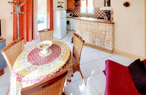 Bagnault House | Beautiful home in Souvigne with WiFi