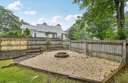 Holly Springs House | Beautiful home in the heart of Holly Springs -just steps from Womble Park