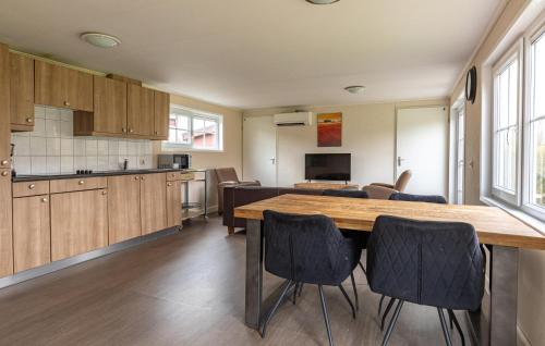 Wagenborgen House | Beautiful Home In Wagenborgen With Wifi