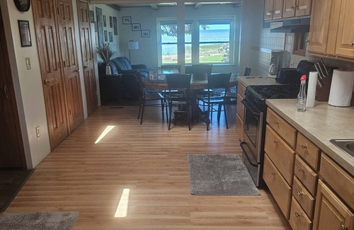 Au Gres House | BEAUTIFUL HOME ON SAGINAW BAY