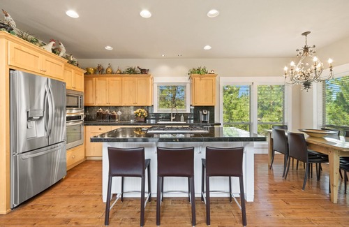 RiverWild House | BEAUTIFUL HOME OVERLOOKING THE RIVER-MINUTES TO IT ALL