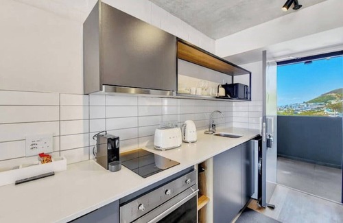 Fresnaye Apartment | Beautiful Home Perfect Location!
