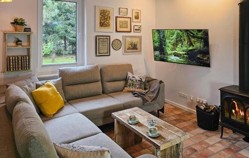 Debnica Kaszubska House | Beautiful Home In Podwilczyn With Sauna