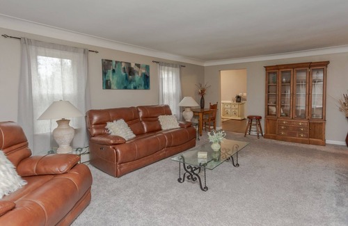Toledo House | Beautiful home that is quiet, private and secluded. Close to everything!