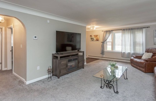 Toledo House | Beautiful home that is quiet, private and secluded. Close to everything!
