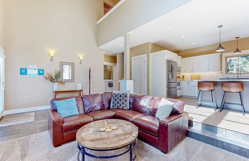 RiverWild House | Beautiful Home with Deck, Shared Pool and Hot Tub - Near the Slopes
